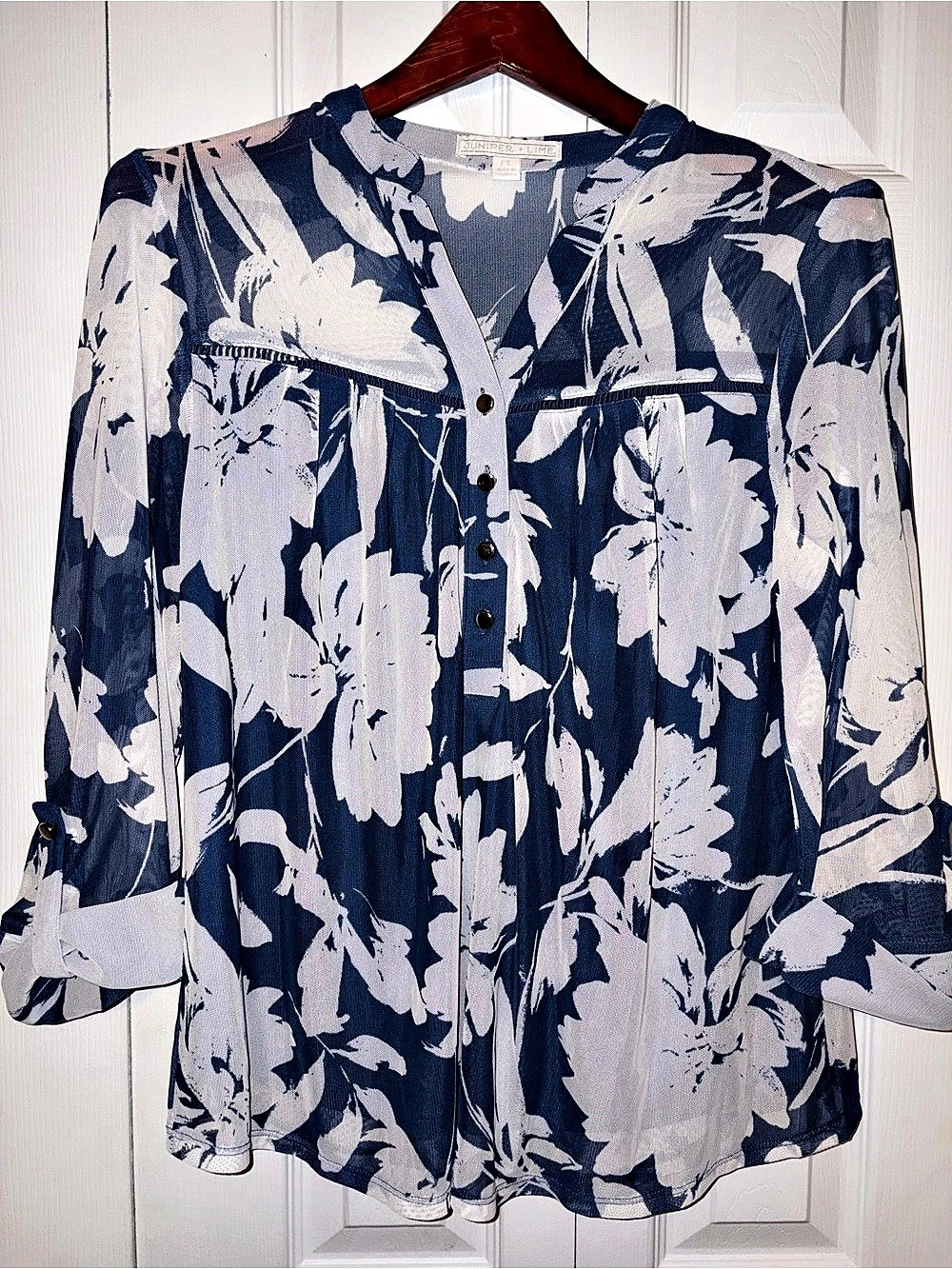 Juniper + Lime Petite Large Blue White Floral Sheer 3/4 Sleeve Blouse